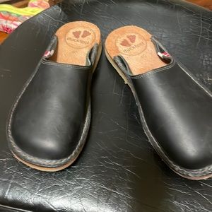Duck feet slide on like new size 40